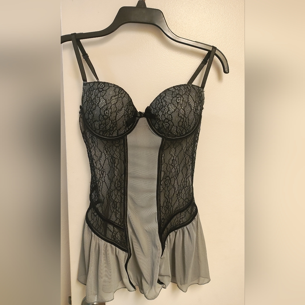 Elegant Black Lace Bustier - medium